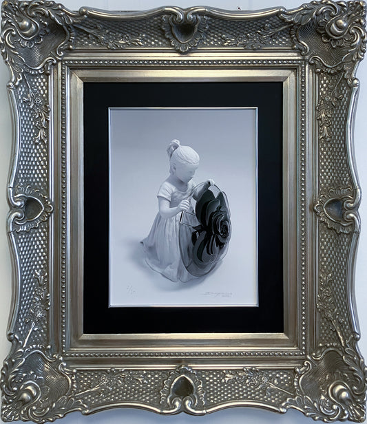 Decorative framed artwork of a figurine holding a rose.

war

street art

Shield Rose - Black Glass

sculpture

portrait

pop art

fine art

edition

contemporary art

Schoony

For Sale Ascot 